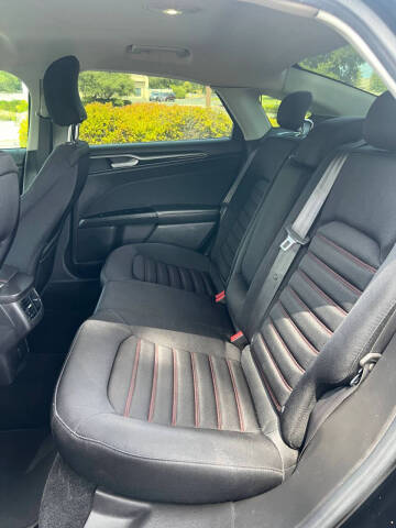 2016 Ford Fusion SE