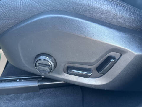 2025 Volvo XC60 B5 Plus Dark Theme