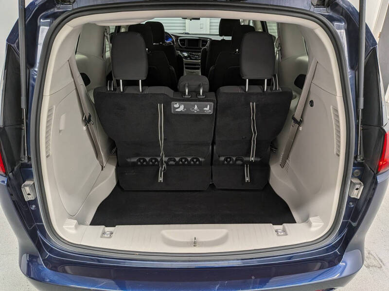 2020 Chrysler Voyager LX