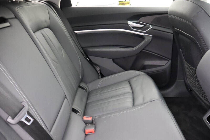 2021 Audi e-tron quattro Premium