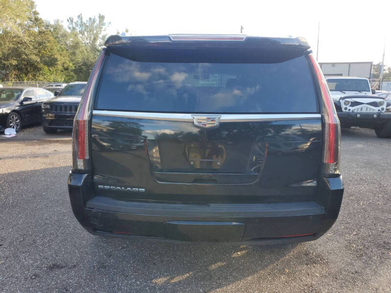2017 Cadillac Escalade Standard