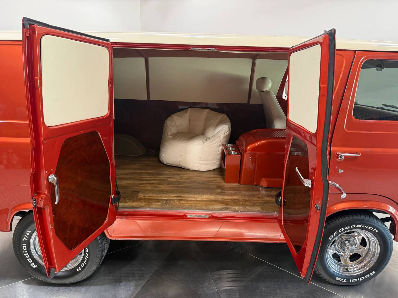 1966 Ford Econoline Supervan 29
