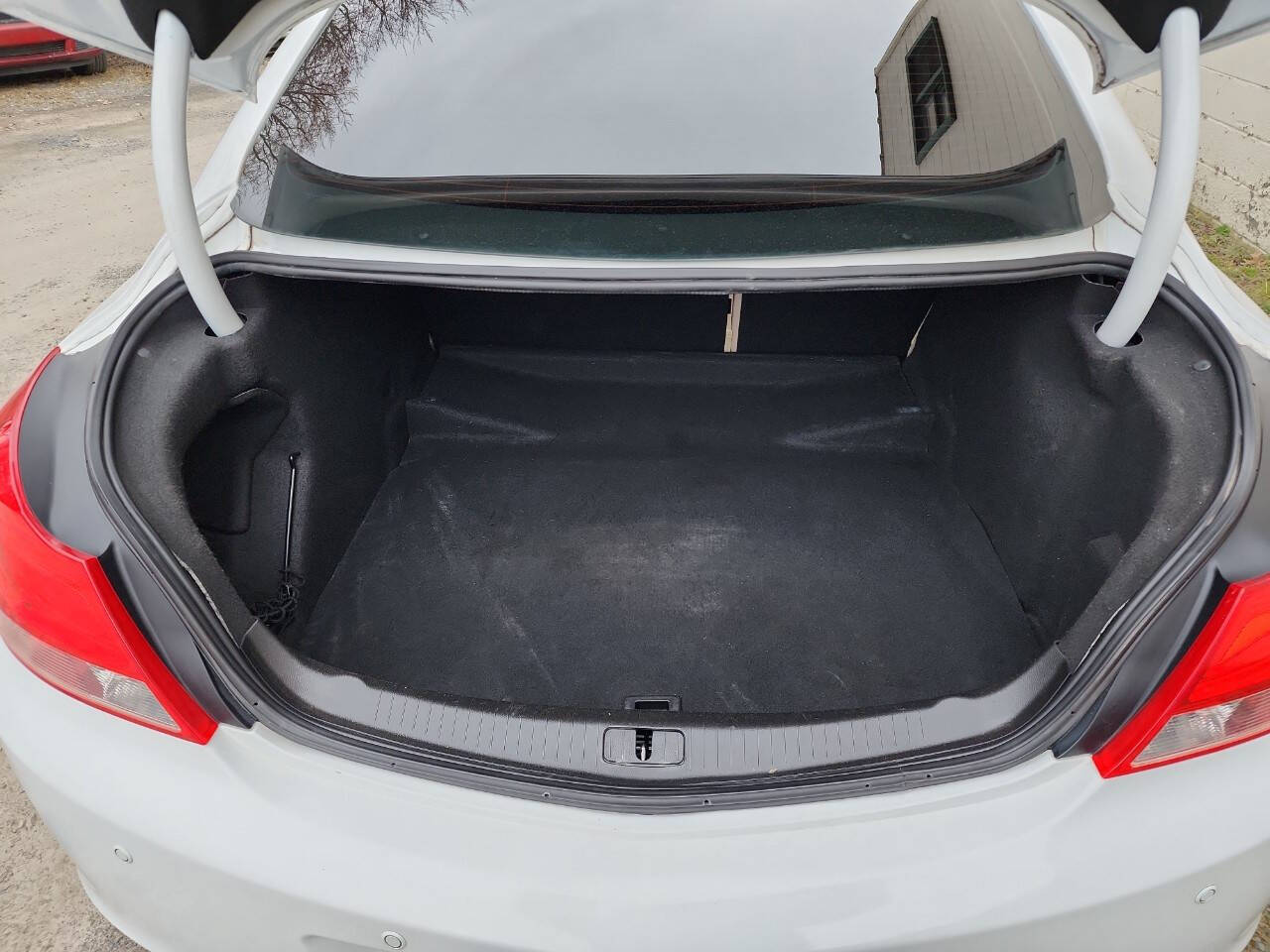 White 2012 Buick Regal Base Base 4dr Sedan 12