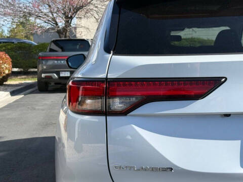 2024 Mitsubishi Outlander PHEV