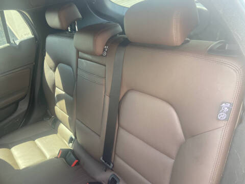 2017 Infiniti QX30 Premium