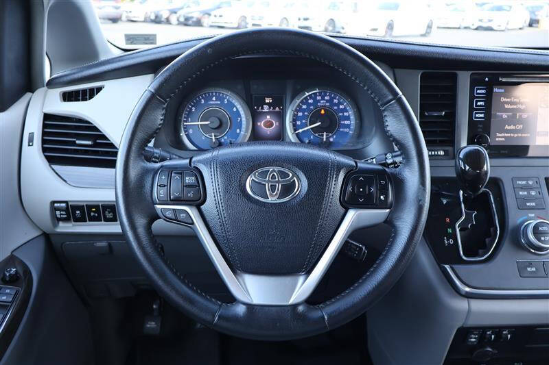 2016 Toyota Sienna XLE Premium 8-Passenger