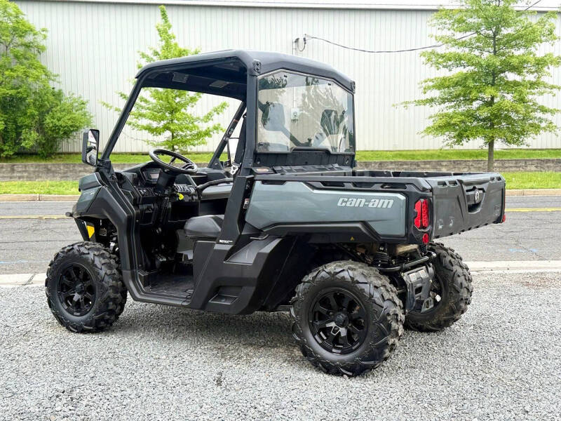 2024 Can-Am Defender HD7