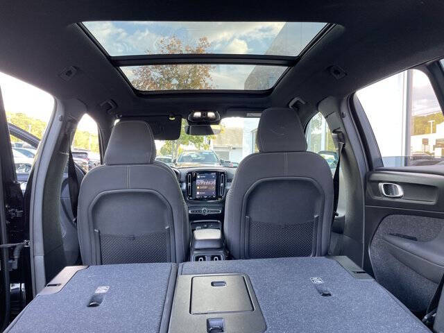 2025 Volvo XC40 B5 Core Bright Theme