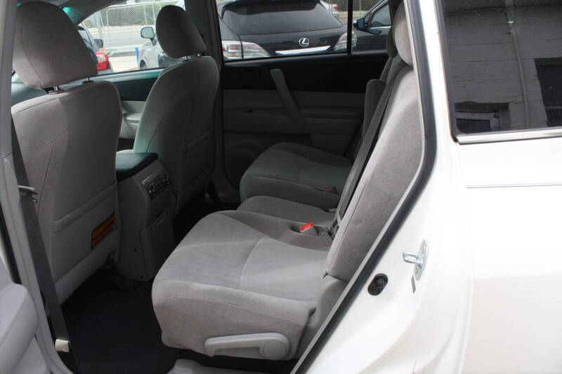 2012 Toyota Highlander SE