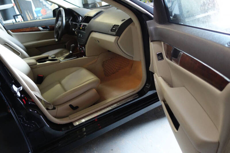 2011 Mercedes-Benz C-Class C 300 Luxury 4MATIC