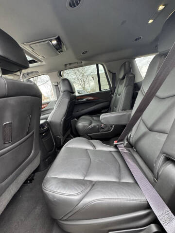 2016 Cadillac Escalade Luxury Collection