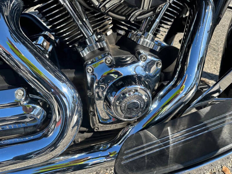 2011 Harley-Davidson FLHX -