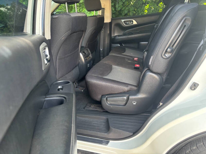 2018 Nissan Pathfinder SV