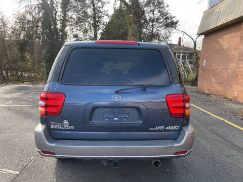 2004 Toyota Sequoia SR5