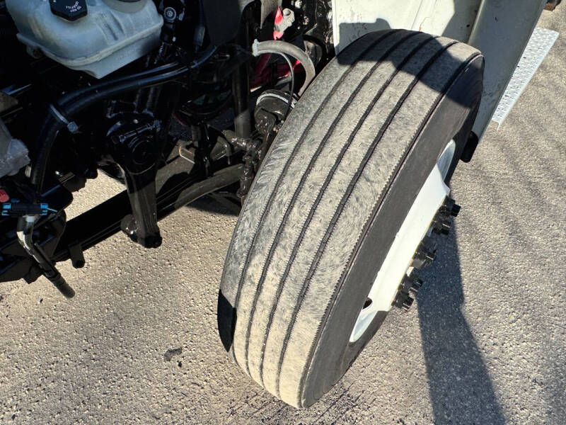 2017 Freightliner M2 106