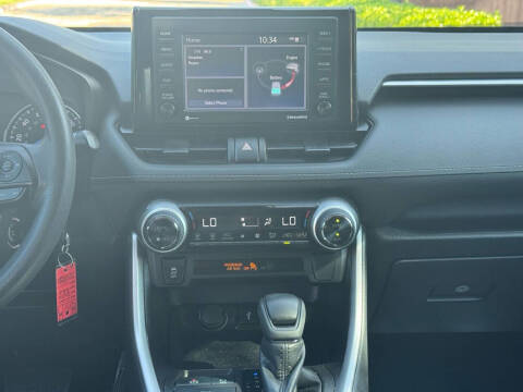 2022 Toyota RAV4 Hybrid LE