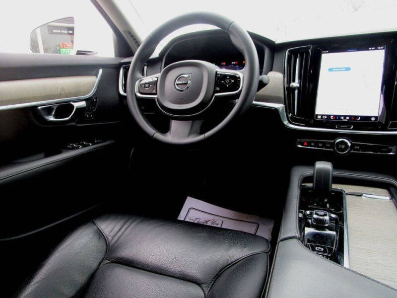 2023 Volvo S90 B6 Plus