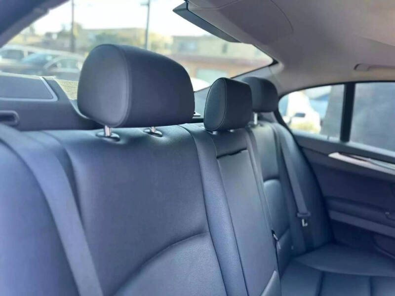 2012 BMW 5 Series 528i