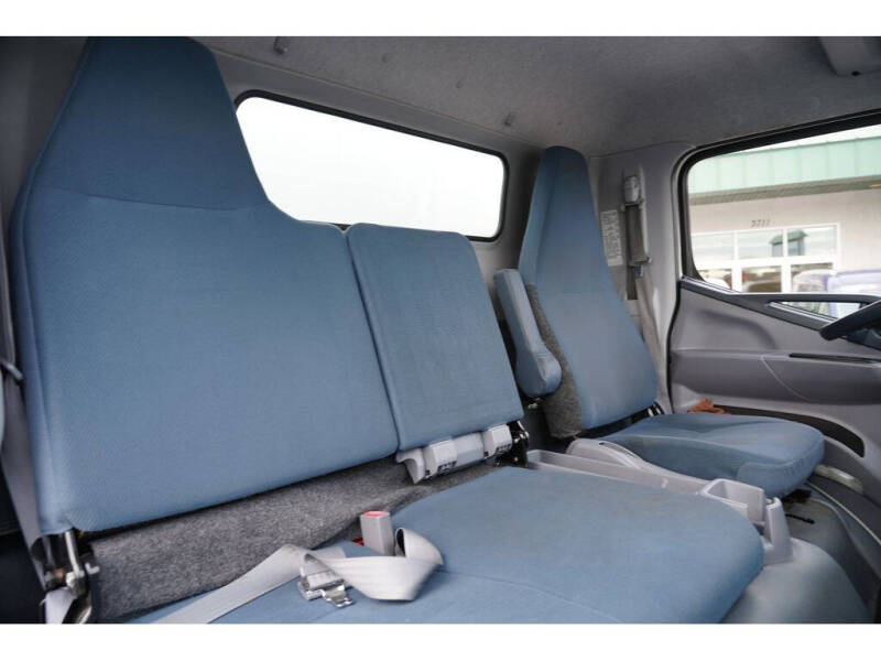 2015 Mitsubishi Fuso FE180