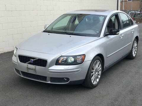 2005 Volvo S40 for sale at MAGIC AUTO SALES in Little Ferry NJ
