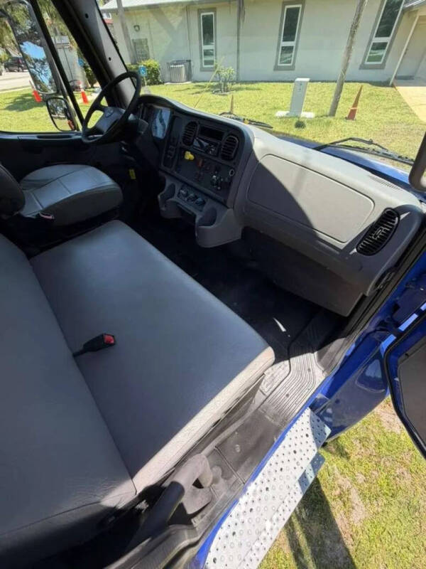 2020 Freightliner M2 106