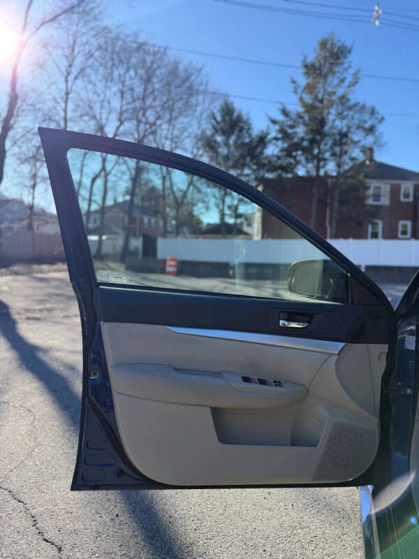 2010 Subaru Legacy 2.5i Premium