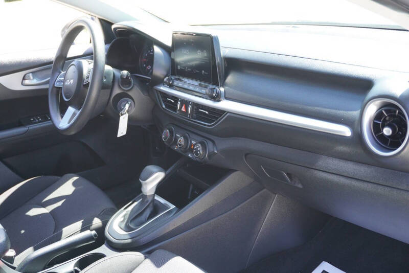2022 Kia Forte FE