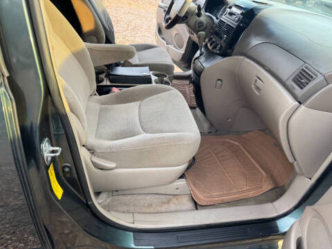 2005 Toyota Sienna LE 8 Passenger