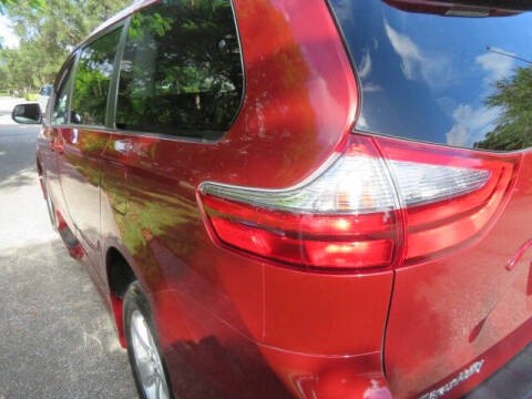 2020 Toyota Sienna LE Mobility 7-Passenger