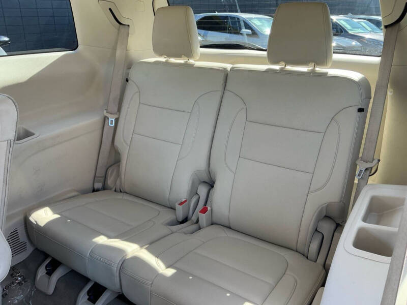2023 GMC Acadia Denali