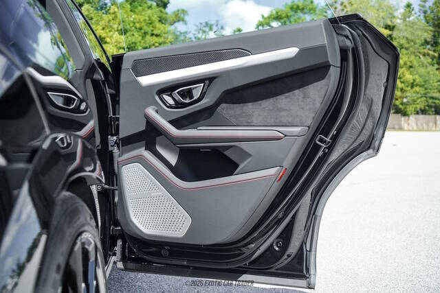 2024 Lamborghini Urus S