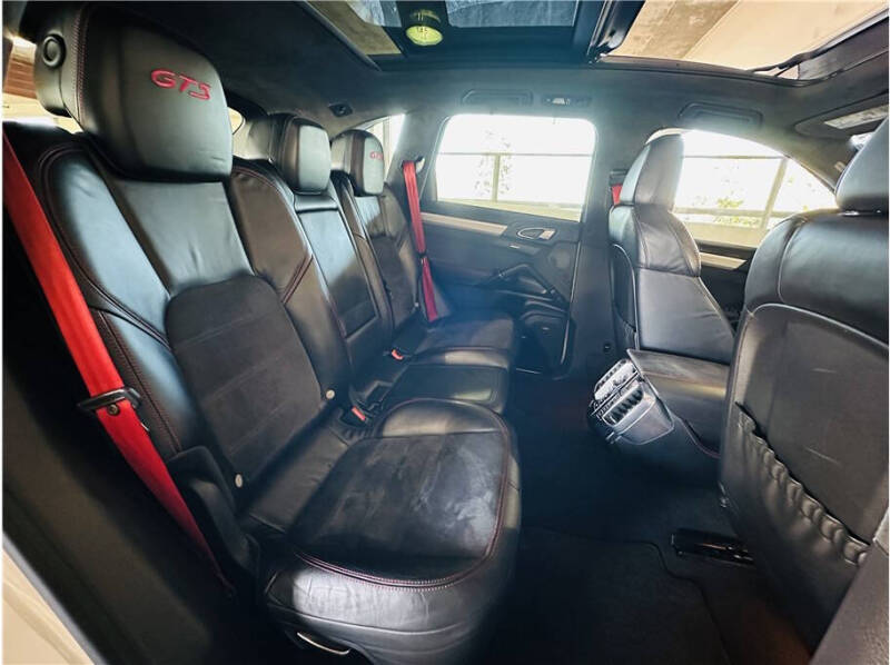 2013 Porsche Cayenne GTS