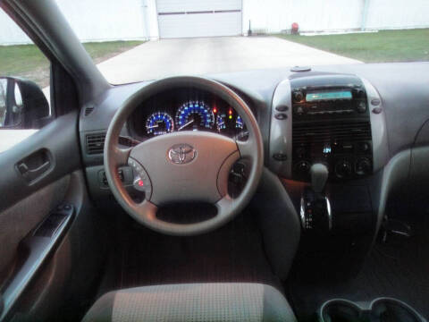 2010 Toyota Sienna LE 7-Passenger