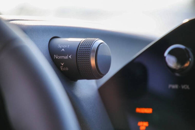 2025 Lexus UX 300h Premium