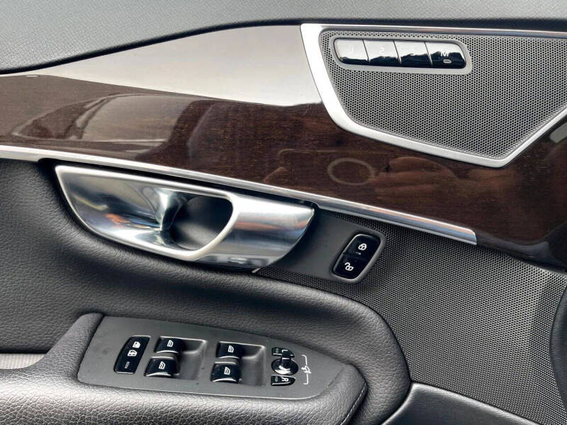 2019 Volvo XC90 T6 Momentum