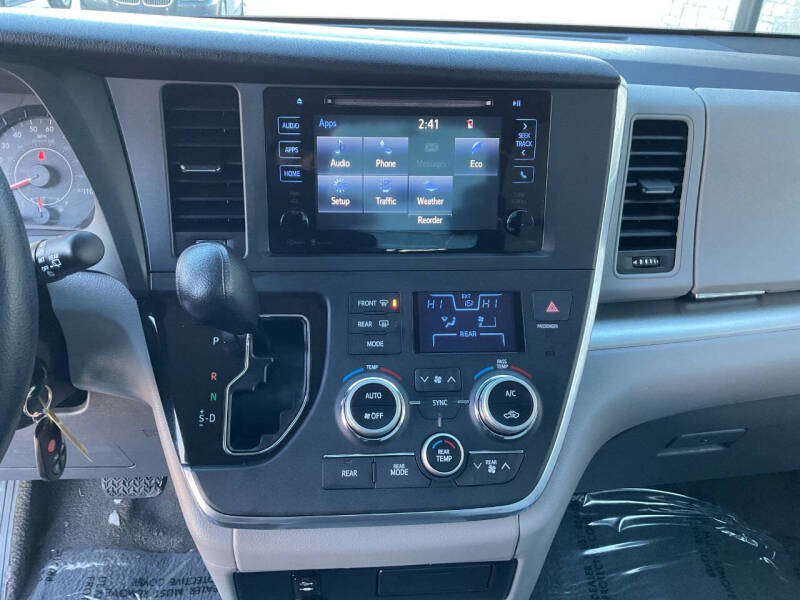 2015 Toyota Sienna LE 8-Passenger