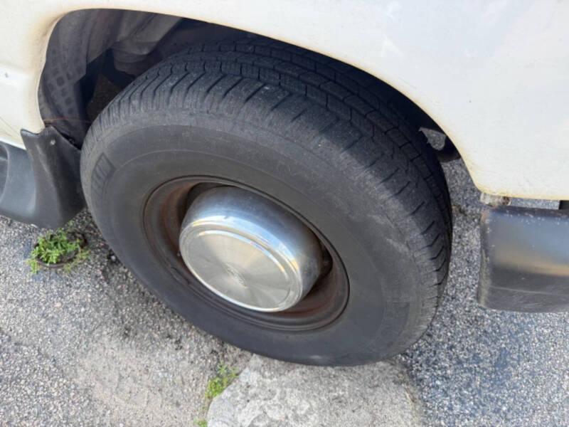 2001 Ford E-Series E-350 SD XL