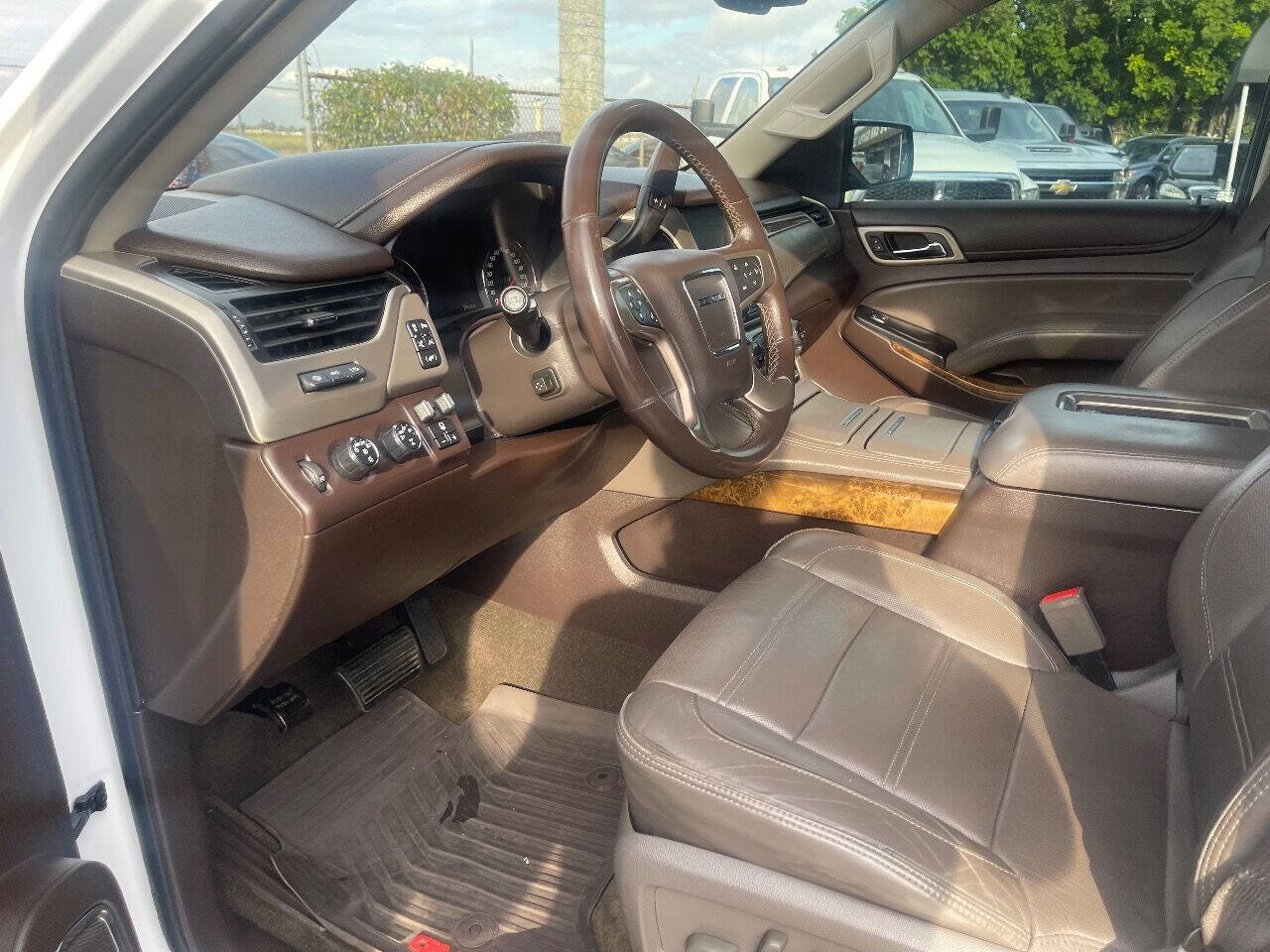 2016 GMC Yukon XL SUV / Crossover - $26,900