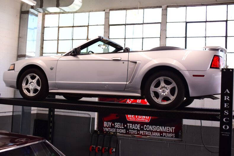 2004 Ford Mustang Deluxe