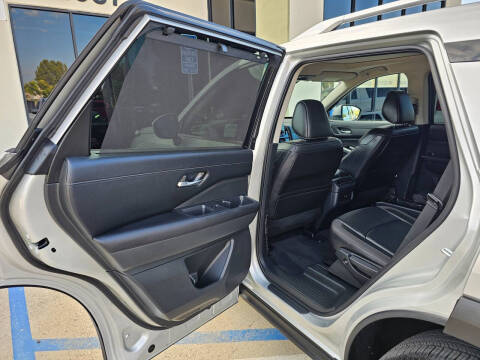 2025 Nissan Pathfinder SL