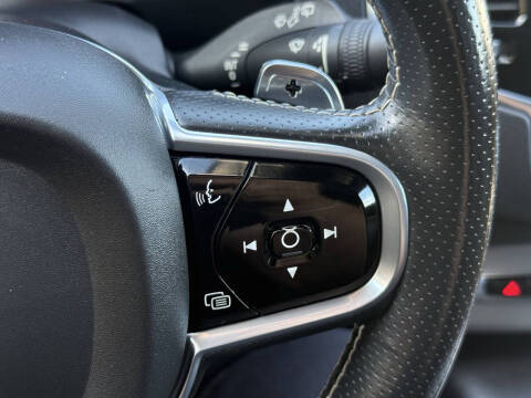2017 Volvo XC90 T6 R-Design