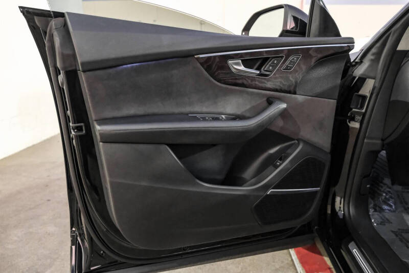 2020 Audi Q8 quattro Prestige 55 TFSI