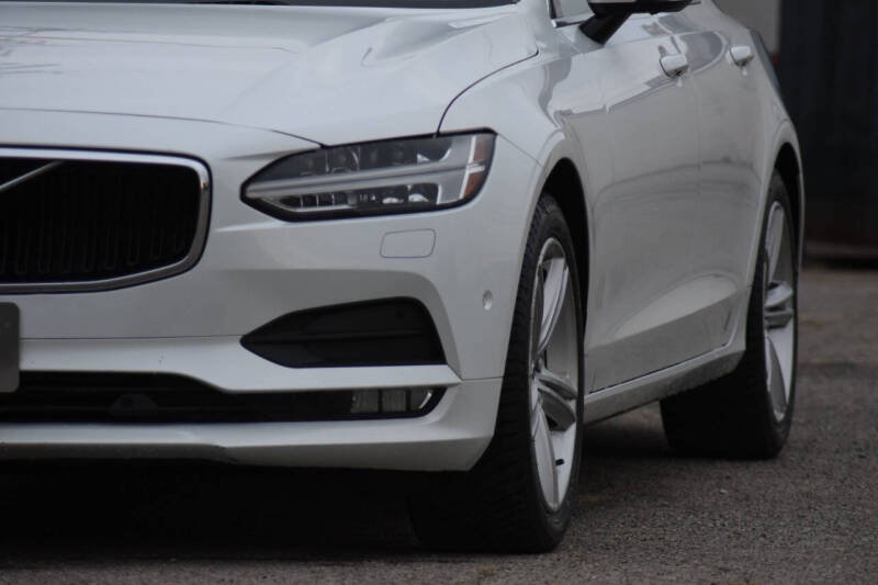 2018 Volvo S90 Momentum photo 7