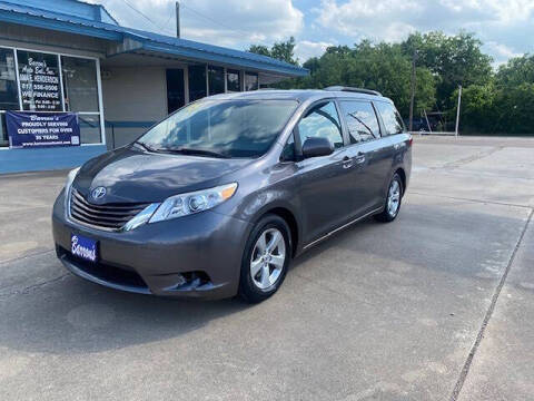 2015 Toyota Sienna LE 7-Passenger Auto Access Seat