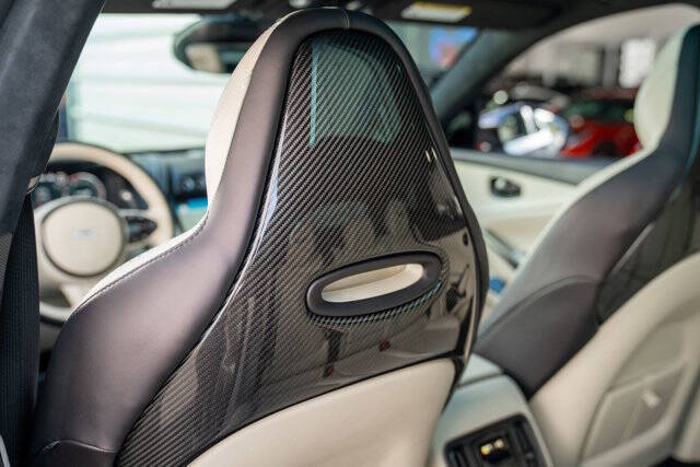 2021 Aston Martin DBX 28