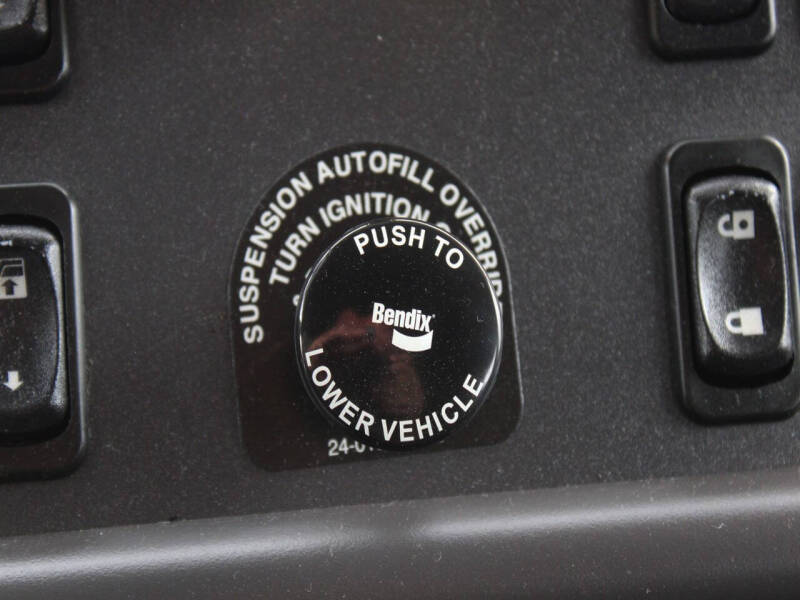 2018 Freightliner M2 106