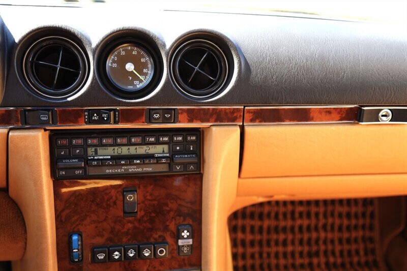 1986 Mercedes-Benz 560-Class 560 SL