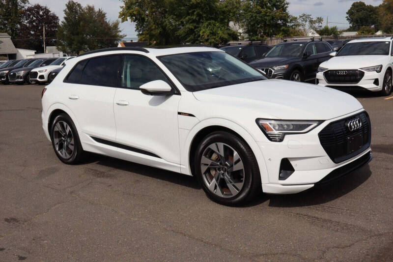 2022 Audi e-tron quattro Premium