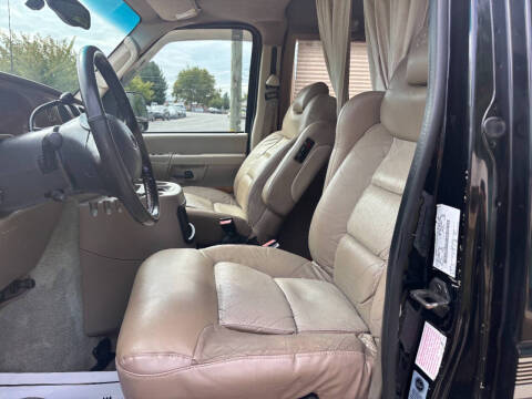 2003 Ford E-Series E-250 SD