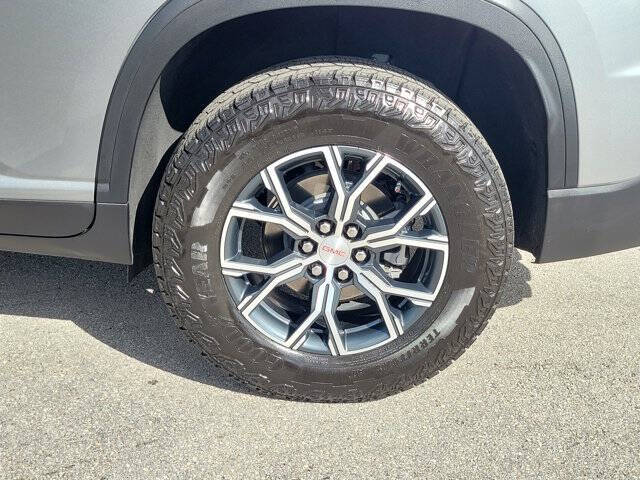 2024 GMC Acadia AT4